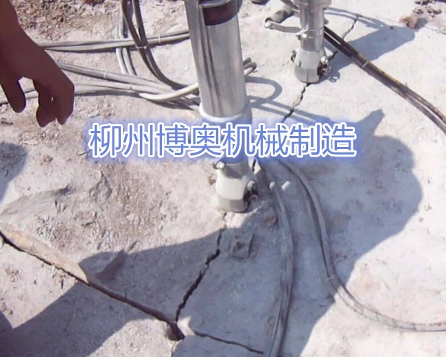 岩石(shí)劈裂(liè)機的使用(yòng)維護決(jué)定設備(bèi)的使用壽命