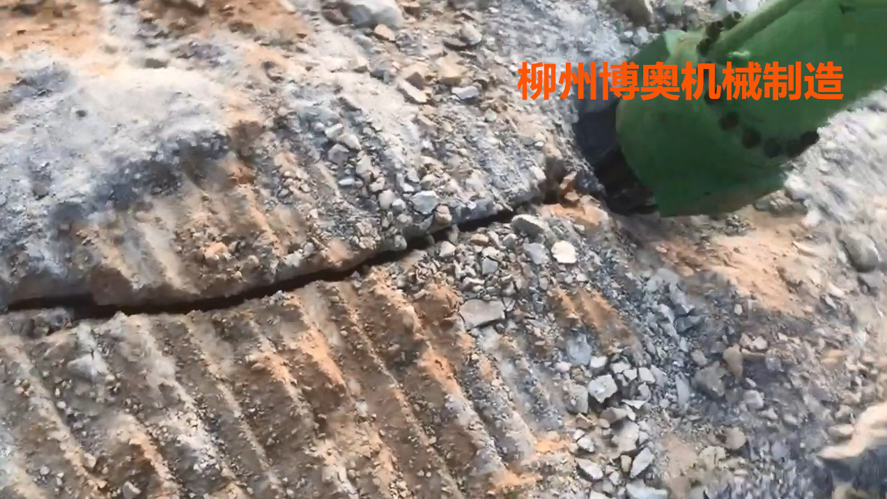 劈石機(jī)廠家供應(yīng)專業(yè)破硬石頭